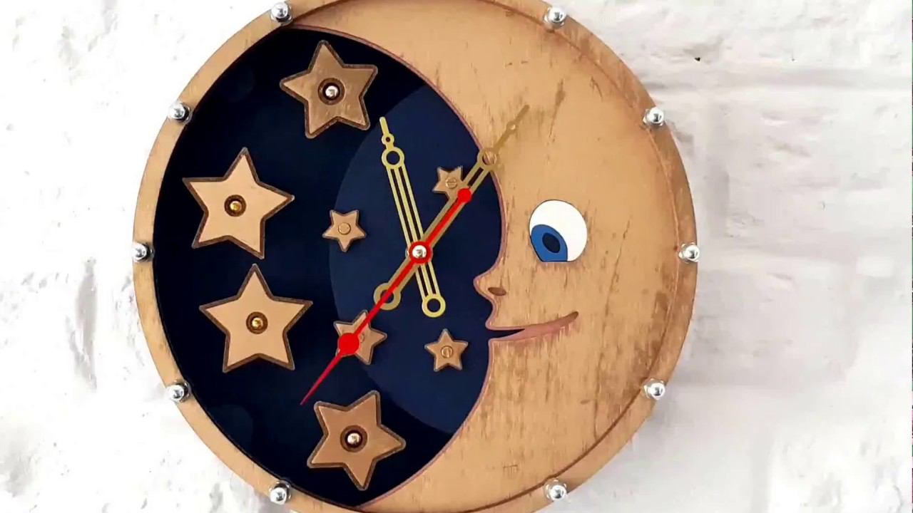 Automaton Twinkle Wooden Wall Clock