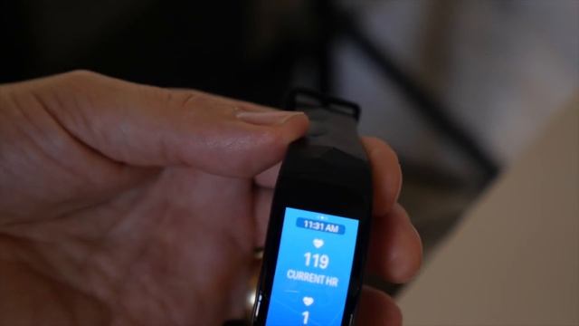 Samsung Gear Fit 2 Pro: Smartes Fitnessband im First Look смотреть онлайн