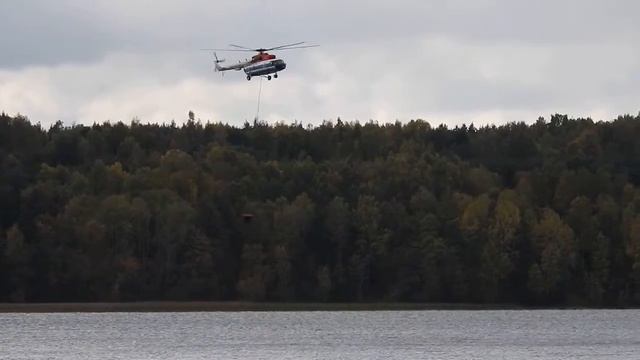 Забор воды из озера вертолетом Ми-8. смотреть онлайн