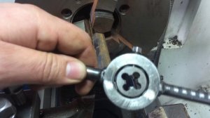 Как нарезать резьбу леркой без перекоса