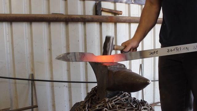 How To Forge A Knife By Hand: Back To Basics Video On Bladesmithing смотреть онлайн