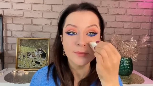 Модные, яркие стрелки: КАК сделать?// показывает визажист