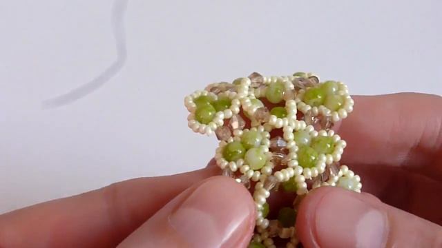 Браслет из бисера и бусин "Клевер на удачу" смотреть онлайн