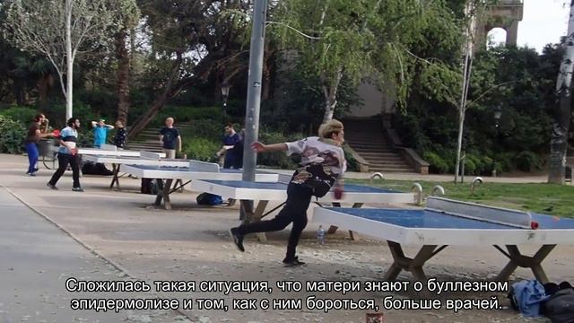 В Петербурге живут люди, чья кожа не выдерживает даже малейшего прикосновения смотреть онлайн