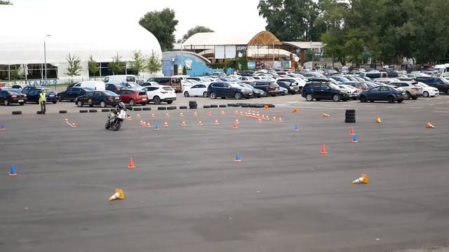 №3 на Yamaha Fazer FZ6 Веталь Potomok, класс В. MotoGymkhanaKiev 2018, 4-й этап. смотреть онлайн