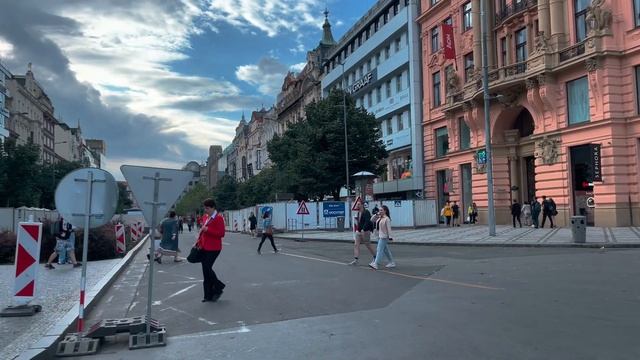 Czech Republic Prague streets 4k walk: Štěpánská street, Wenceslas Square, New Town ?? HDR ASMR смотреть онлайн