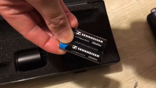 Assembling a Sennheiser SKM 5000 UHF FM radio mic (560-583 MHz) смотреть онлайн