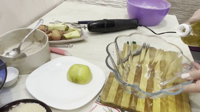 Шарлотка с яблоками в духовке