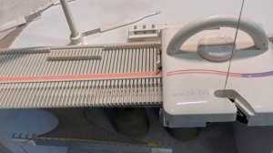 Косынка/Бактус/Платок на вязальной машине. 3 вида соединения серединки, 5 видов красивого края