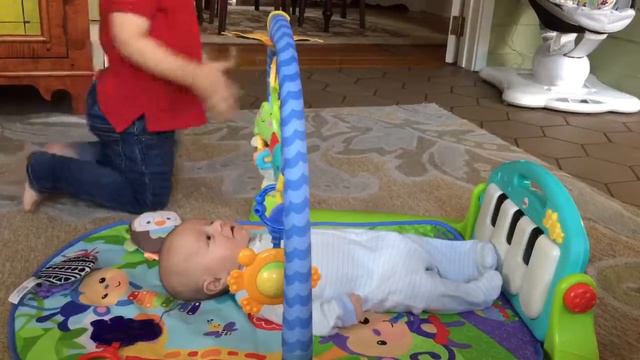 Nicolas and Matthew kick n play смотреть онлайн