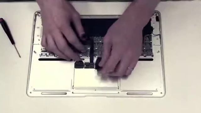 How to Remove the Macbook Air A1369 Display смотреть онлайн