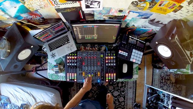 Techno Mix w/ Traktor, Ableton, Xone 92, Xone K1, Xone K2, Boss DD-7, and Maschine смотреть онлайн
