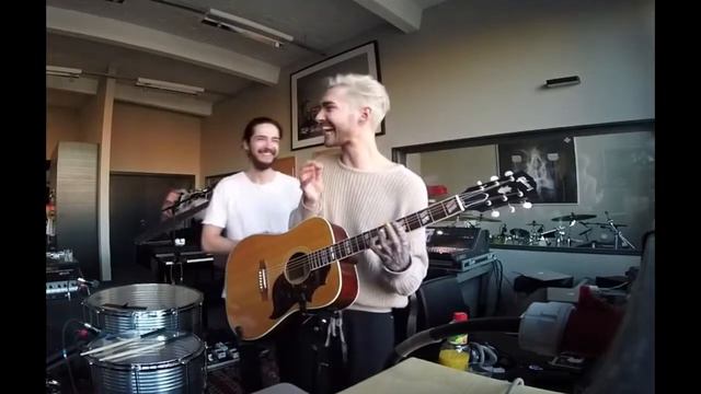 Bill learns to play the guitar смотреть онлайн