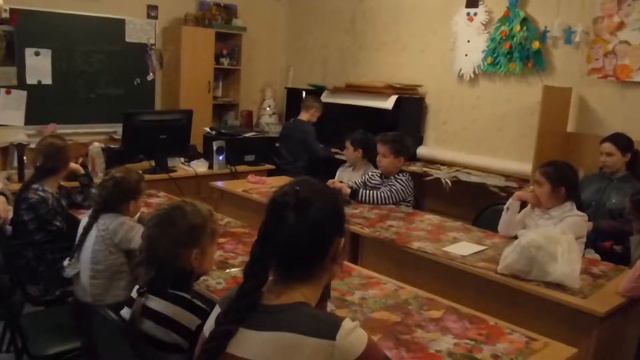 Мальчик играет на пианино ЭТЮД смотреть онлайн