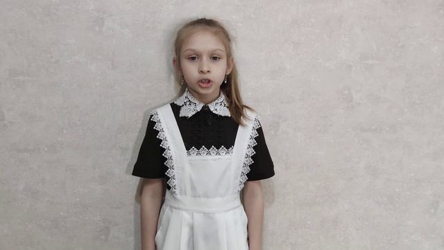 Полозова Алиса исполняет стихотворение Нины Цветковой Расправь Россия свои крылья