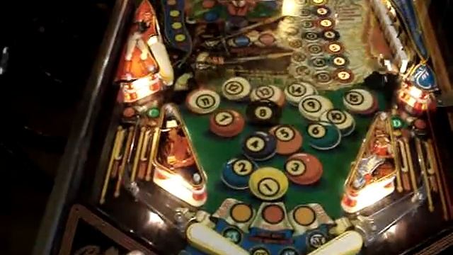 Playing Eight Ball Deluxe Pt 1 смотреть онлайн
