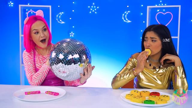 Bubble Gum VS Chocolate Food Challenge! Eating Only Giant Sweets & Snacks by RATATA CHALLENGE смотреть онлайн