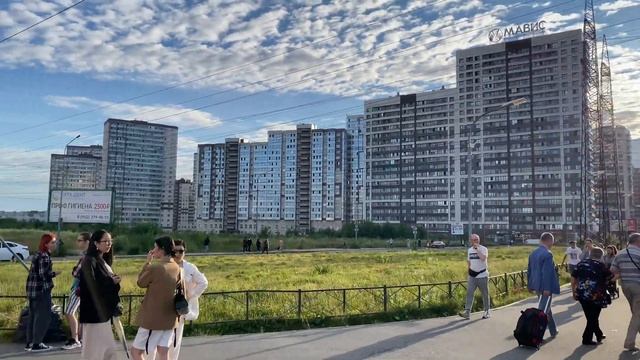 Станция метро ДЕВЯТКИНО. Я тут когда-то встретил друга смотреть онлайн