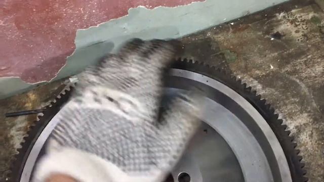 Надеваю венец на одномассовый маховик Nissan T31 смотреть онлайн