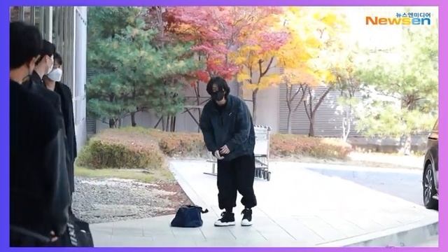 BTS… Чон Чонгук в аэропорту Кимпхо ✈️ Катар.. ( 15.11.2022).. Рады за тебя. Достигай и Взлетай.?. смотреть онлайн