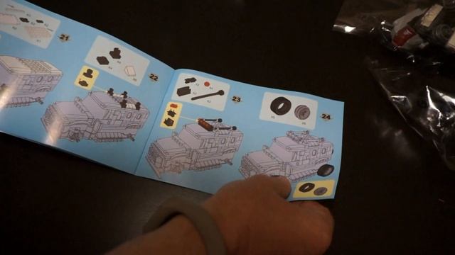 ОНЛАЙН ТРЕЙД.РУ Конструктор AUSINI 20203 Гонка с пультом управления. Внедорожник (283 детали)