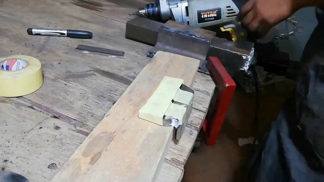 How To Make A Bench Vise. DIY Metal Bench Vise ||
