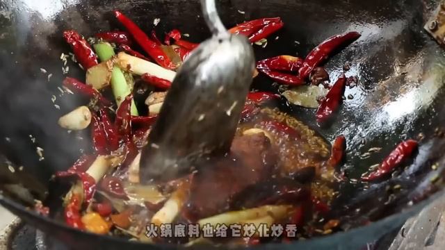 小雨今天做乾扁肘子，皮脆肉嫩香辣入味，金老師贊不絕口吃嗨了！ 【市民朱小雨】 смотреть онлайн