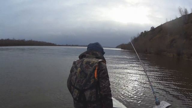 Бесконечные поклевки щуки на реке Кама. Ловим щуку на джиг. Самолельная резина. смотреть онлайн