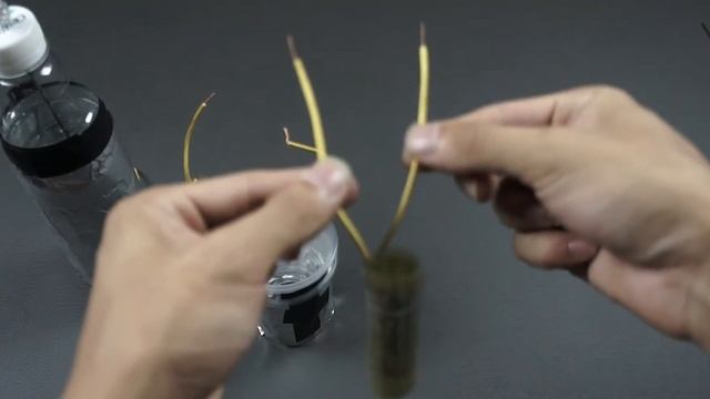 200多年前的一種儲電裝置，用瓶子和錫紙就能做！ смотреть онлайн