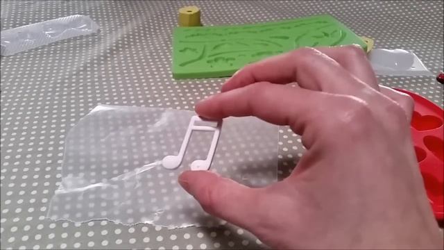Molds! Silicone and plastic resin/soap/clay mold basics смотреть онлайн