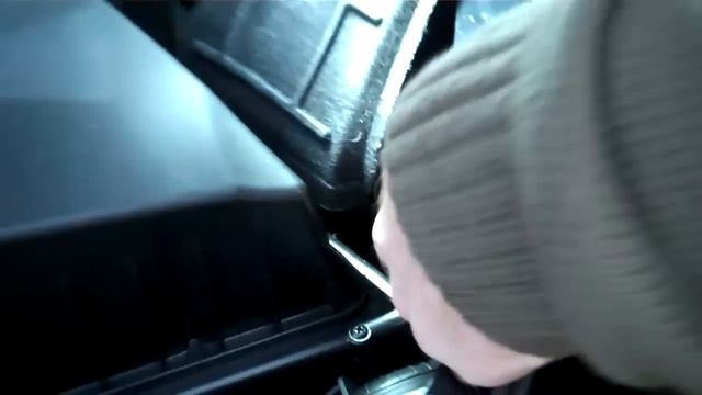 The unofficial way to remove the headlight from a Range Rover Evoque смотреть онлайн