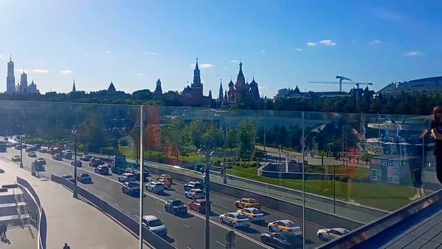 🔴 МОСКВА. ПАРК ЗАРЯДЬЕ!/ПАРЯЩИЙ МОСТ ЛЕТО 2021 смотреть онлайн