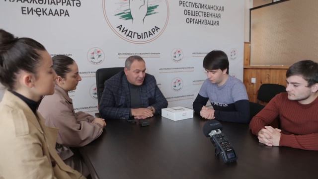 Кан Кварчия встретился с творческой группой проекта по созданию первого абхазского Instagram сериал смотреть онлайн
