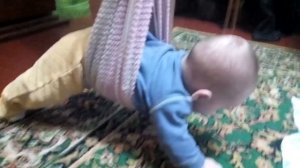 Как научить ребенка ползать!