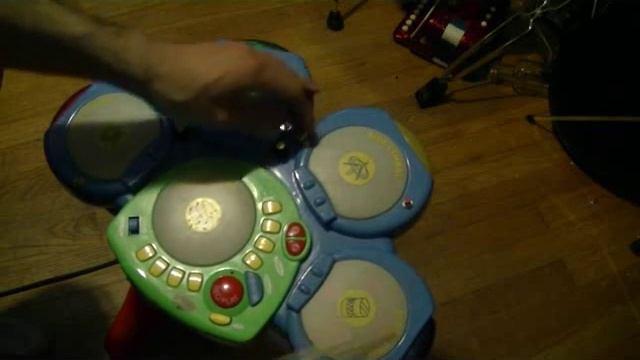 Circuit Bent "Groovy Tunes" Toy Drum Machine смотреть онлайн