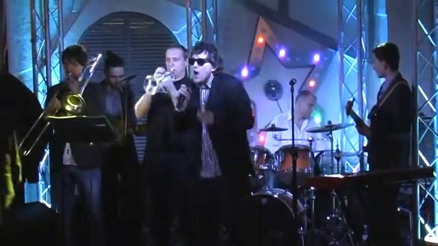 006_FUNK'A'NUTSA Collective - Diggin' on James Brown (Tower of Power Cover) смотреть онлайн