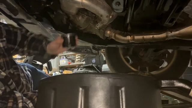How to: change the oil in a 2011 Subaru Outback смотреть онлайн