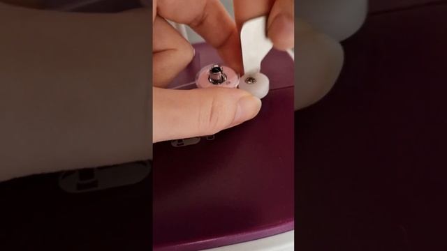 Как намотать на шпульку больше нитки. Ограничитель намотки на шпульку. #shortsvideo смотреть онлайн