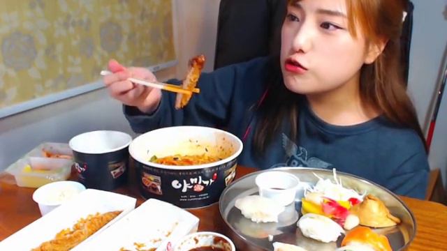 모듬 초밥세트+돈까스&쫄면세트 먹방! 터민 (Termin's eating show) смотреть онлайн