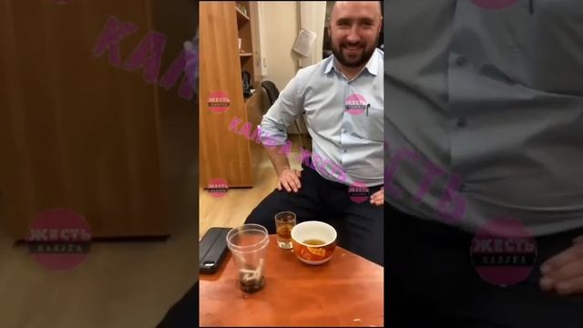 Пьяный калужский замминистра с пистолетом бухает прямо в министерстве! смотреть онлайн