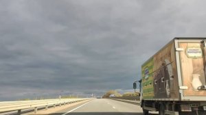 Дорога. Вид из окна машины.