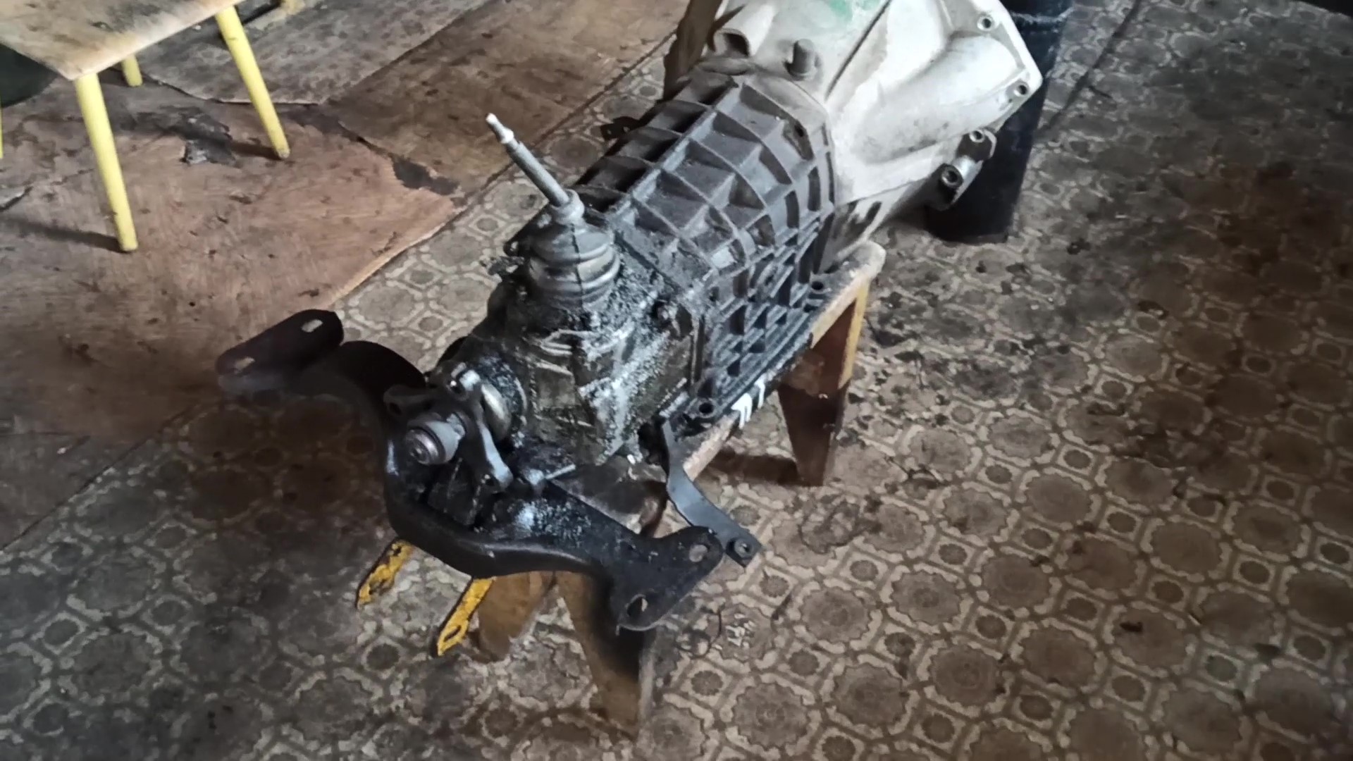 Почему новая КПП на "Ниве" оказалась вся в масле. Ремонт своими руками смотреть онлайн