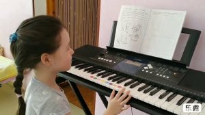 Как ребенку научиться играть на синтезаторе?