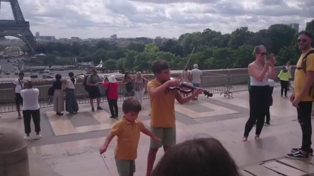 Утро в Париже. Смотровая площадка, Эйфелевая башня. Париж. смотреть онлайн