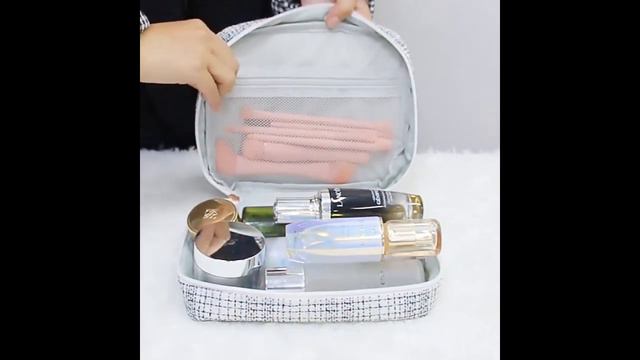 Косметичка в дорогу, не больших размеров, плоская. смотреть онлайн