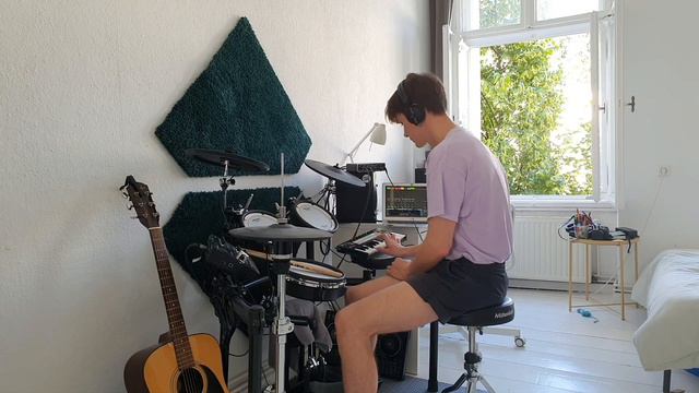 The 1975 - Somebody Else | Live Looping Cover смотреть онлайн