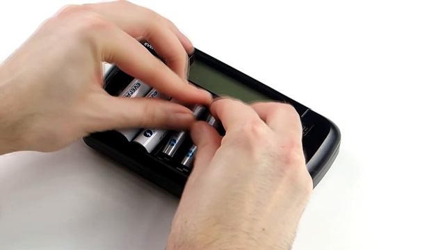 Prezentacja wielokanałowych ładowarek akumulatorków everActive NC-800, NC-1200 i NC-1600 смотреть онлайн