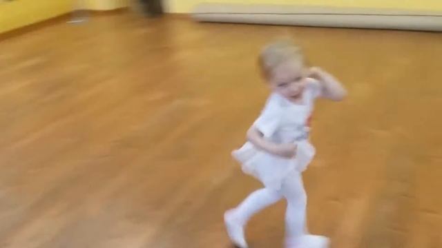 Балет от 1 года. Занятия с малышами. смотреть онлайн