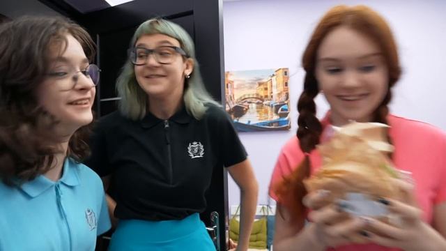 ДЕВОЧКИ DOLLS или JUICY GIRLS! С КЕМ будут ЦЕЛОВАТЬСЯ мальчики??? смотреть онлайн