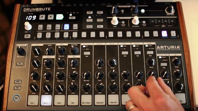 Another session with the Arturia Drumbrute. смотреть онлайн